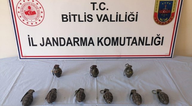 Bitlis’te toprağa gömülü 9 el bombası bulundu