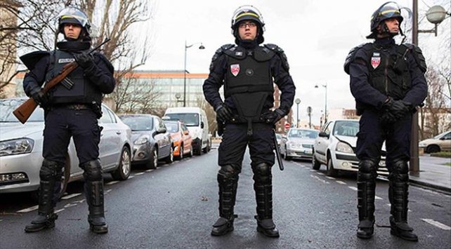 Fransa’da polisi tehdit eden kişi vuruldu