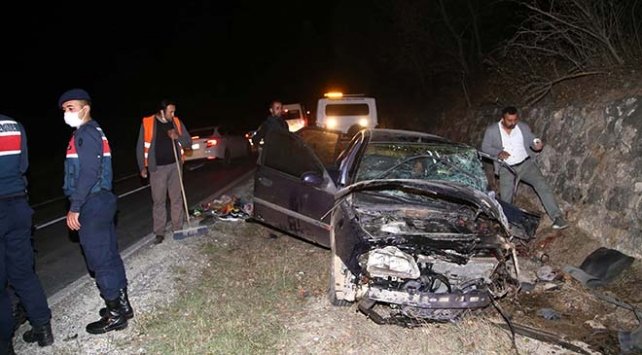 Kastamonu’da minibüs ile otomobil çarpıştı: 10 yaralı