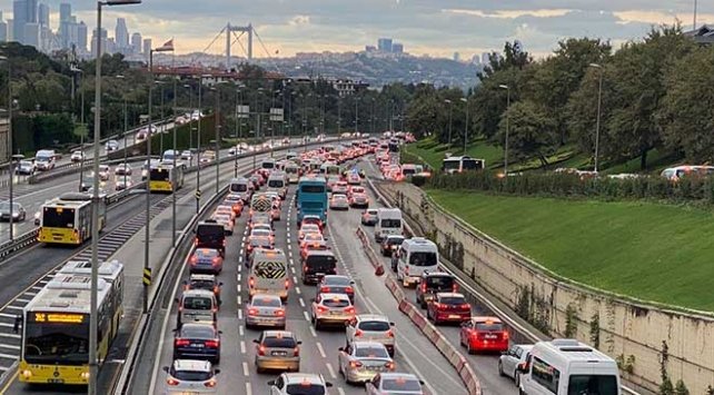 İstanbul’da haftanın ilk gününde trafikte yoğunluk