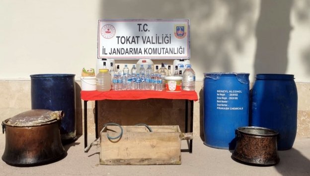 Tokat’ta 2 bin 580 litre sahte içki ele geçirildi