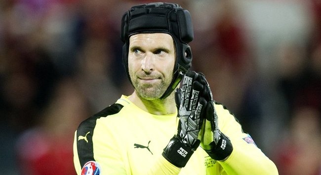 Petr Cech yeniden Chelsea kadrosunda