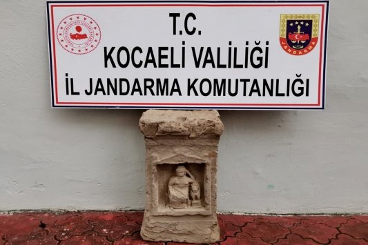 Kocaeli’de Roma dönemine ait tarihi eseri satmak isteyen kişi yakalandı