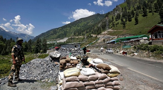 Hindistan, ‘kayıp’ Çin askerini teslim etti