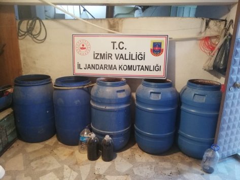 İzmir’de bin 980 litre sahte içki ele geçirildi