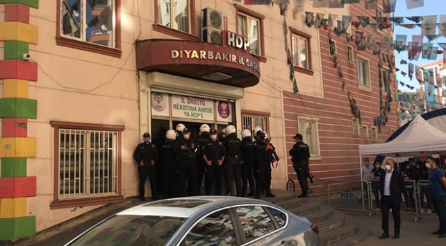 Diyarbakır’da HDP binalarında arama: 2 gözaltı