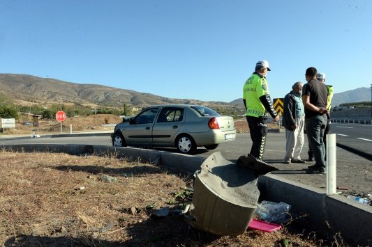 Tokat’ta otomobil ile kamyonet çarpıştı: 6 yaralı