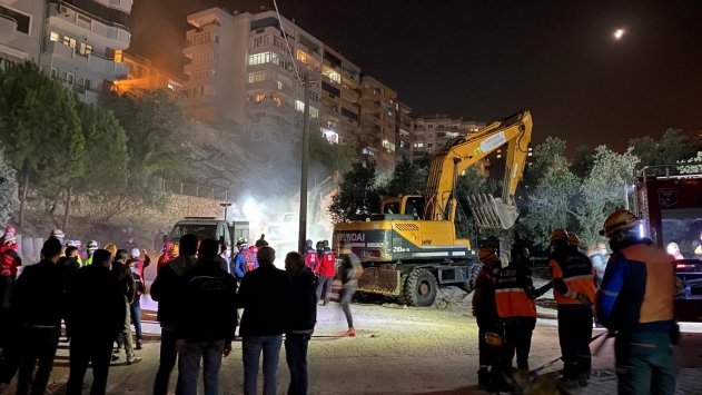 Bursa’da 3 ay önce boşaltılan 9 katlı bina çöktü