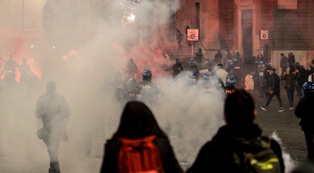 İtalya’da COVID-19 protestolarında arbede: 2 yaralı, 10 gözaltı