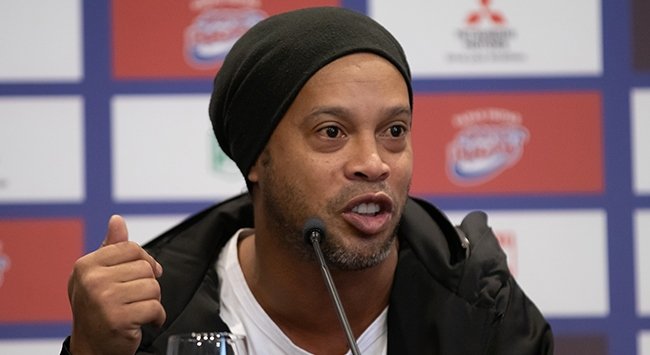 Ronaldinho koronavirüse yakalandı