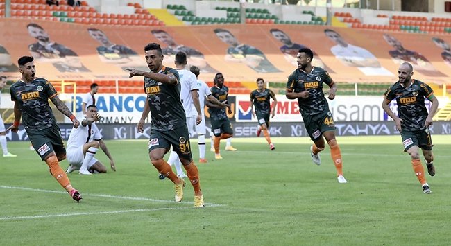 Süper Lig’de Alanyaspor liderliğine devam etti