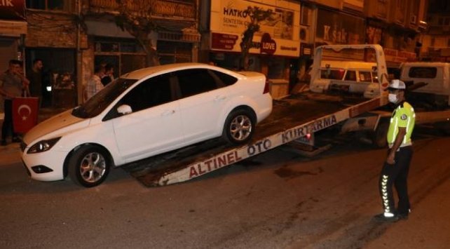 Hatay’daki patlamada hasar gören araçlar çekildi