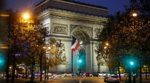 Paris’te sahte bomba alarmı