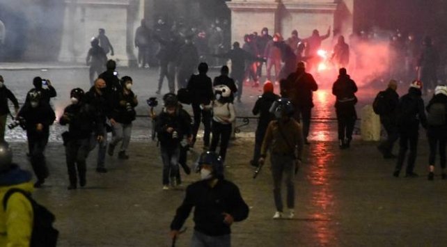 İtalya’da tedbirlere yönelik protestolar devam ediyor