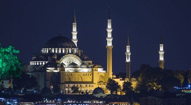 Tüm minarelerden salavatlar yükselecek