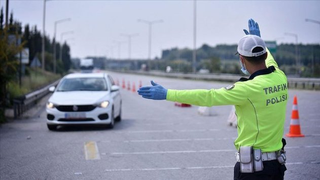 Karantinada olması gereken kişi gezerken yakalandı