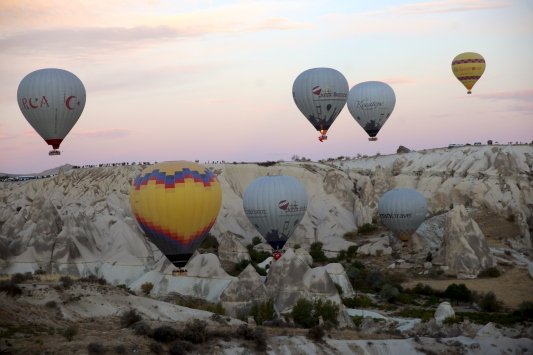 Kapadokya’da balonlar, Cumhuriyet Bayramı için havalandı