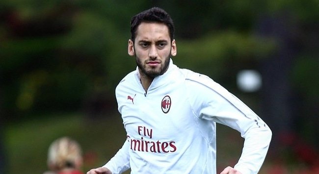 Manchester United Hakan Çalhanoğlu’nun peşinde