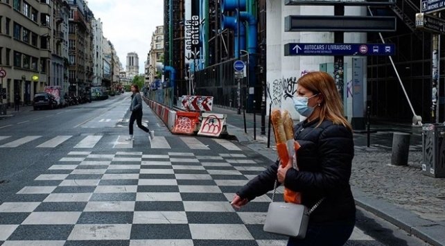 Fransa’da vaka sayısı yeniden 50 bine yaklaştı