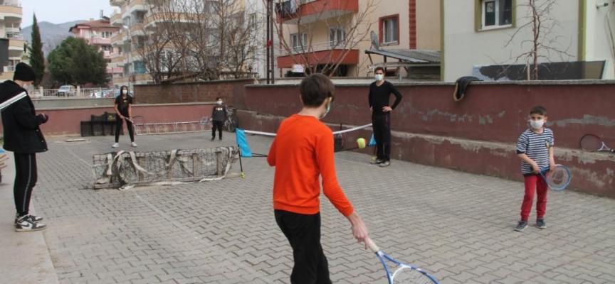 Amasya’da çocuklar için mahalle aralarına mini tenis kortları kuruluyor