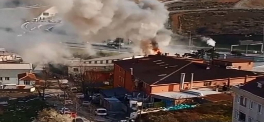 Sultangazi’de fabrika bacasında çıkan yangın söndürüldü