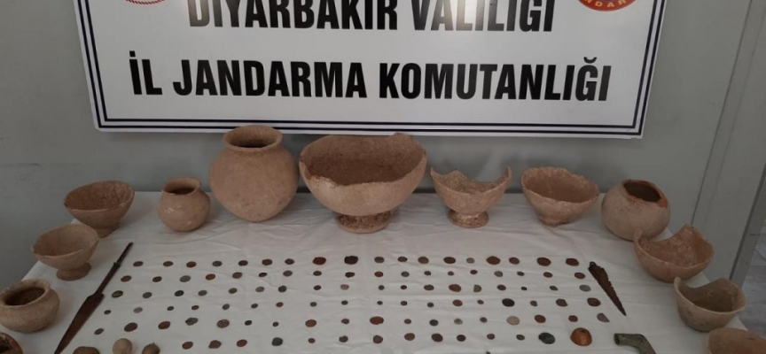 Diyarbakır’da 160 tarihi eser ele geçirildi, 5 şüpheli yakalandı