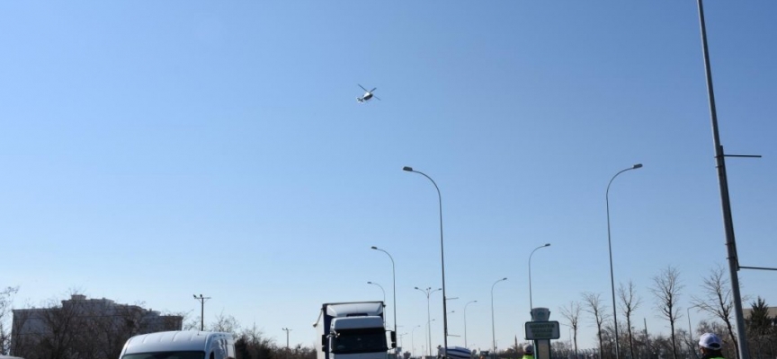 Aksaray’da helikopterli trafik denetiminde 22 sürücüye ceza kesildi