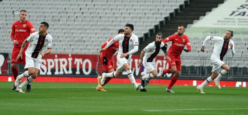 Fatih Karagümrük 3 puanı 3 golle aldı