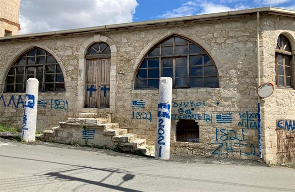 GÜNEY KIBRIS’TA CAMİYE ÇİRKİN SALDIRI