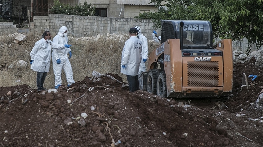 Afrin’de toplu mezardan çıkarılan ceset sayısı 61’e yükseldi