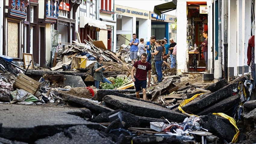 Almanya’da sellerde ölenlerin sayısı 164’e yükseldi, yetkililer eleştiriliyor