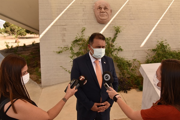 Denktaş’ın anıt mezarı için DAÜ proje hazırlayacak