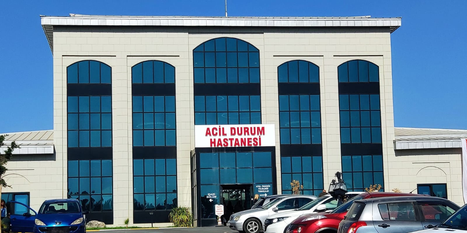 Pandemi Hastanesi’ndeki 24 yataklı yoğun bakım servisi dün gece itibarıyla tamamen doldu