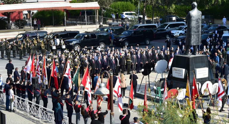 Lefkoşa’da Şehitler Anıtı ve Atatürk Anıtı önünde tören düzenlendi – BRTK