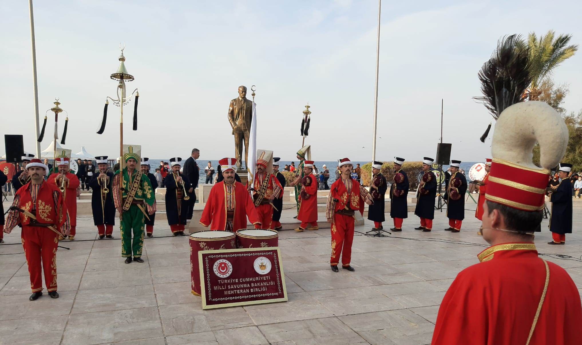 Mehteran Birliği, Girne Atatürk Anıtı önünde konser verdi – BRTK