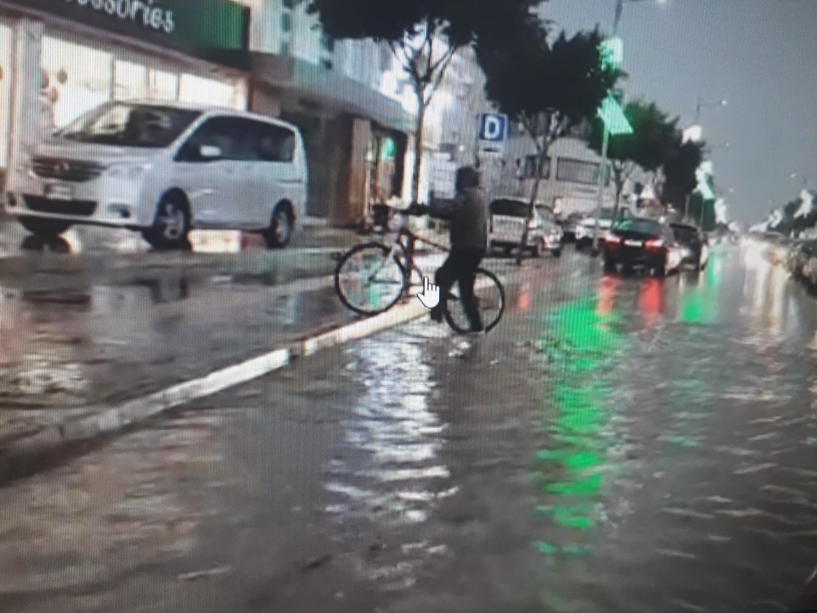 Ortaköy Lemar ışıkları ile Hastane çemberi arasındaki yol çift yönlü olarak trafik akışına kapatıldı