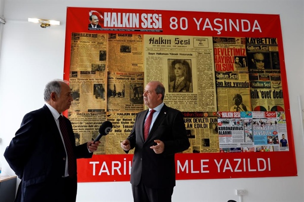 Cumhurbaşkanı Tatar, “Dr. Küçük ve Halkın Sesi 80 yaşında” belgeselinin çekimlerine katıldı