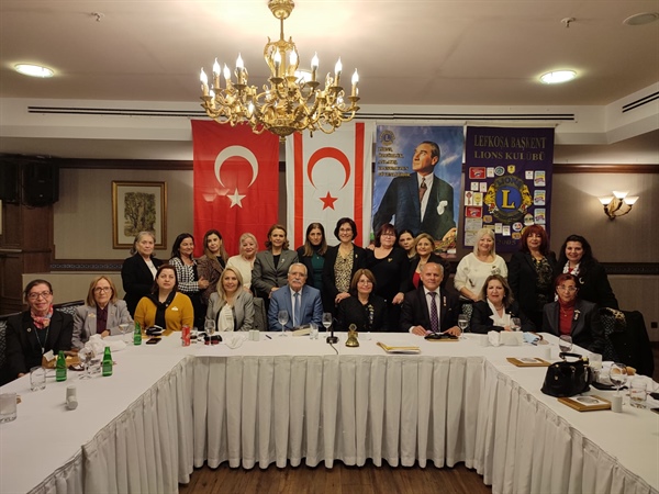 Lefkoşa Başkent Lions Kulübü  Dr.  Küçük ve geçmiş kulüp başkanları için onurlandırma töreni düzenledi