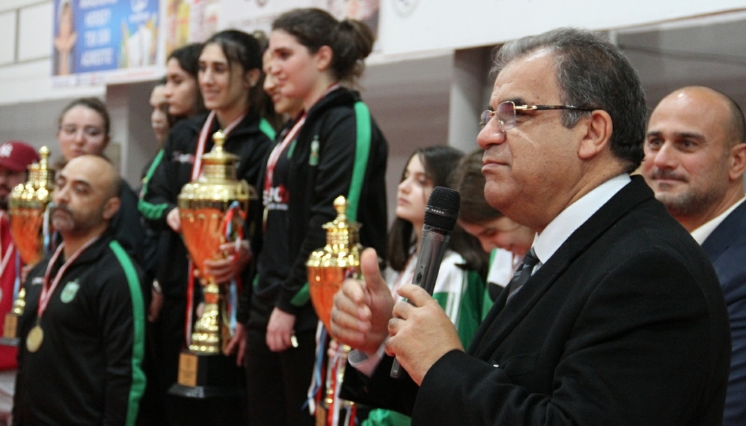 Sucuoğlu:Türkiye liglerinde gençlerimizin oynaması için her türlü imkanı sağlayacağız