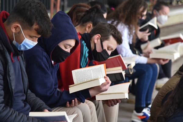 Kütüphane Haftası etkinlikleri kapsamında okuma etkinliği düzenlendi