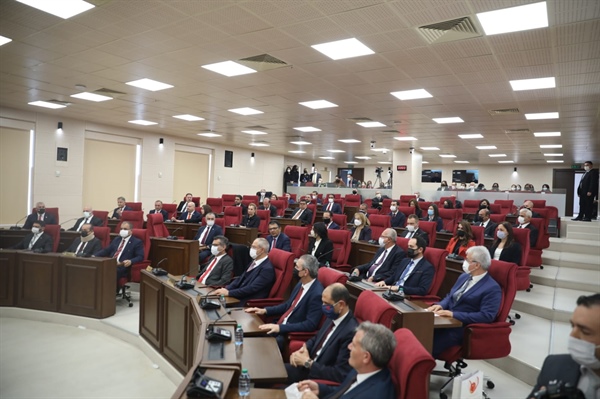 Belediyelerle ilgili tasarıların ivediliği görüşülürken muhalefet itirazlarını ortaya koydu