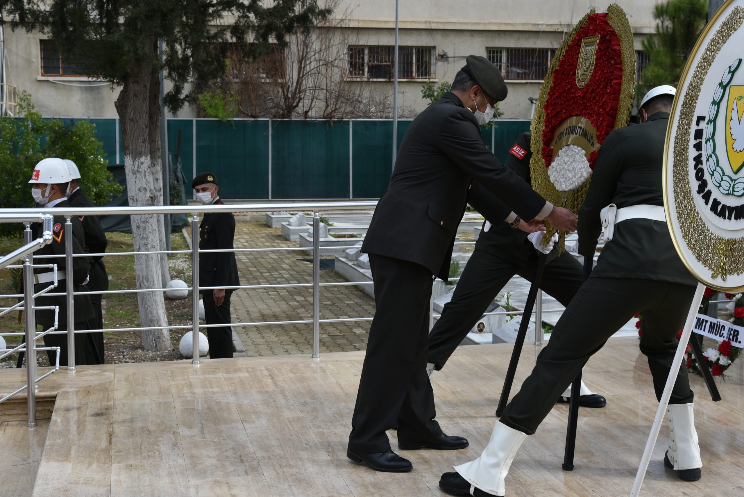 18 Mart Şehitler Günü ve Çanakkale Zaferi’nin 107’nci yıl dönümü nedeniyle Tekke Bahçesi Şehitliği’nde tören düzenlendi