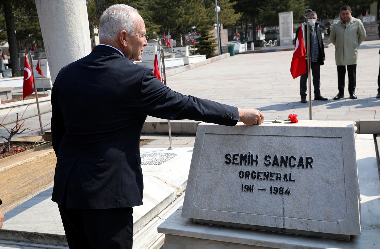 Töre, Ankara temasları çerçevesinde şehitlikler ile bazı devlet adamlarının kabirlerini ziyaret etti