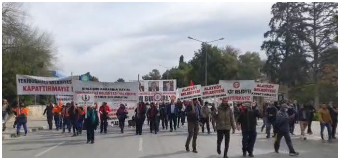 Yasa tasarısına karşı çıkan Belediyeler, Meclis önünde eylem yaptı