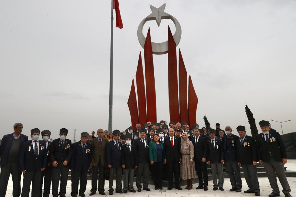 Cumhurbaşkanı Tatar Türkiye Gaziler Derneği Bursa şubesini ziyaret etti