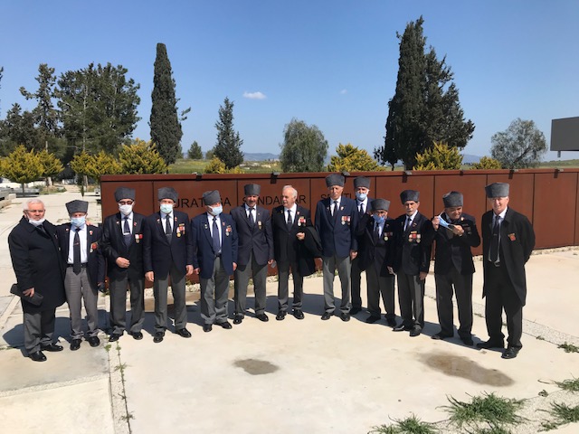 Adada temaslarda bulunan Kıbrıs Gazileri şehitlikleri ziyaret etti