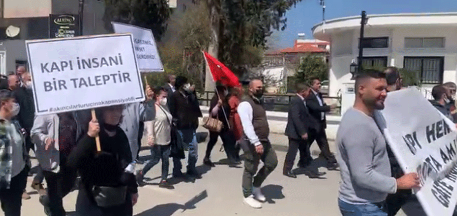 Yeni geçiş kapılarının açılması ve Kıbrıs görüşmelerinin yeniden başlaması talebiyle eylem
