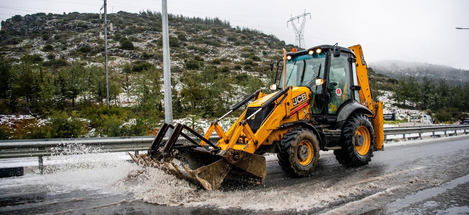 Trafiğe kapanan tüm yollar yeniden ulaşıma açıldı