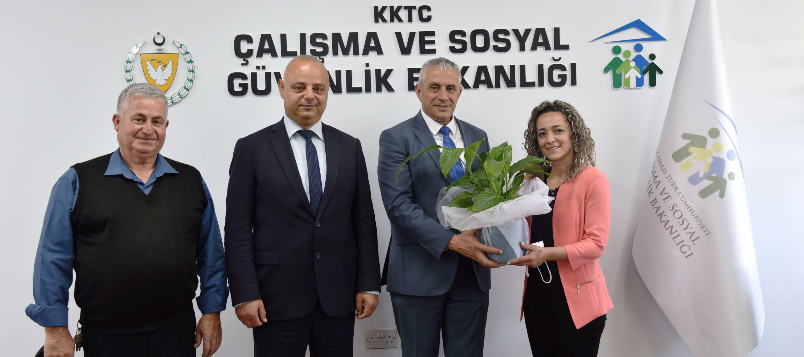Taçoy, Özel Eğitim Vakfı (ÖZEV) heyetini kabul etti