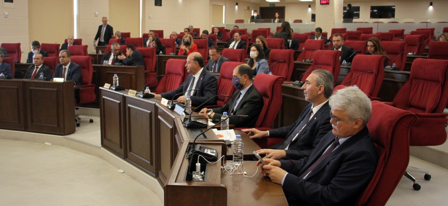 Meclis yasama ve denetim görevini gerçekleştiriyor
